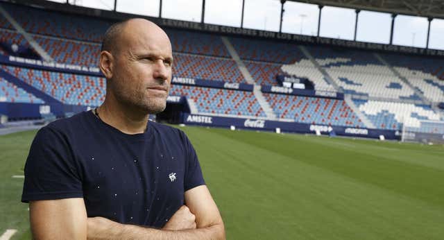 Después de la tormenta, Mateu Lahoz pone por las nubes a Busquets Ferrer: «Enseñaría este vídeo en las escuelas de árbitros»