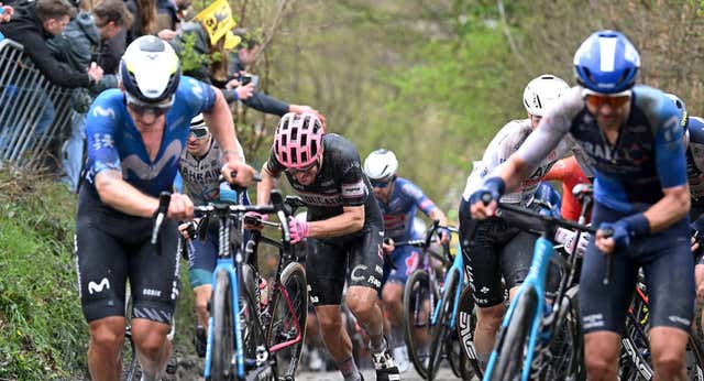 Manual para sobrevivir al Koppenberg, el muro de Flandes donde el agua masacra al pelotón: «O vas entre los 20 primeros o estás muerto»