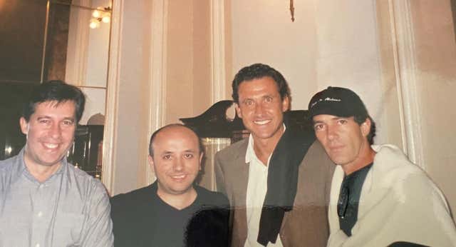 El amigo zaragocista al que adoran todos los famosos: «El día que Victoria Abril conoció a Guardiola y a Figo les preguntó: ‘Y vosotros, ¿a qué os dedicáis?»