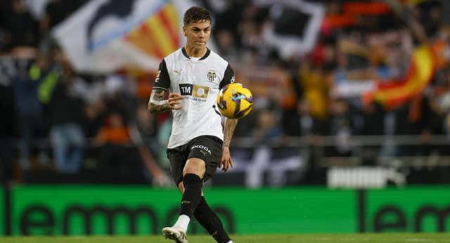 Barrenechea declara su amor al Valencia con el temor a un nuevo ‘caso Justin Kluivert’: «Me enamoré el día uno del club y la ciudad»