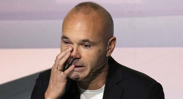 El libro en el que Andrés Iniesta promete contar «la cara oscura» de su trayectoria: «A veces pesa más que cualquiera de los triunfos»