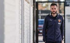 100 días con Carlos Corberán: el técnico que reza a la virgen antes de los partidos y que ha revivido al Valencia