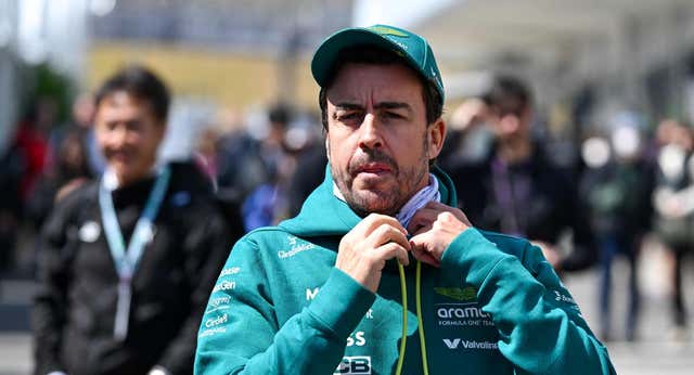 Fernando Alonso ya desvía la vista al año que viene: “Adrian Newey está más centrado en 2026”