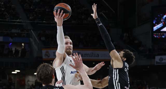 Una victoria de quilates en un partido de showtime ante el Paris hace al Real Madrid asegurarse el playin