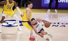 Stephen Curry manda un aviso a los Lakers para los playoff delante de Pau Gasol y David Beckham