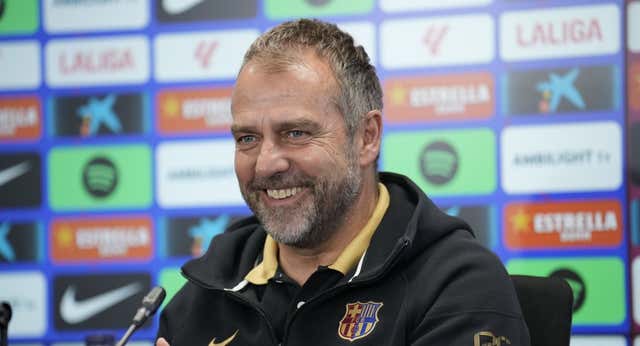 Flick pide ‘calma’ ante el momento de euforia del vestuario: «No creo que la Liga sea cosa de Barça y del Madrid»