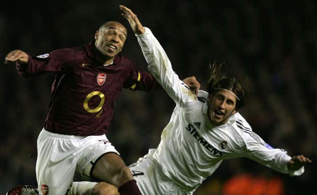 Henry y Ramos, en un salto.  AFP