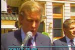 El surrealista bautizo de Cobi en Nueva York visto 34 años después: el presentador fue Donald Trump con una corbata del Barça