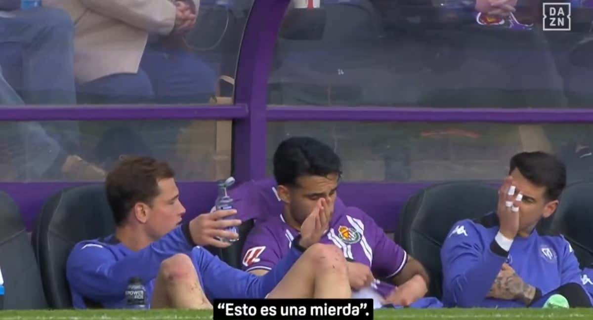 Imagen del banquillo del Valladolid con Latasa y Luis Pérez.
