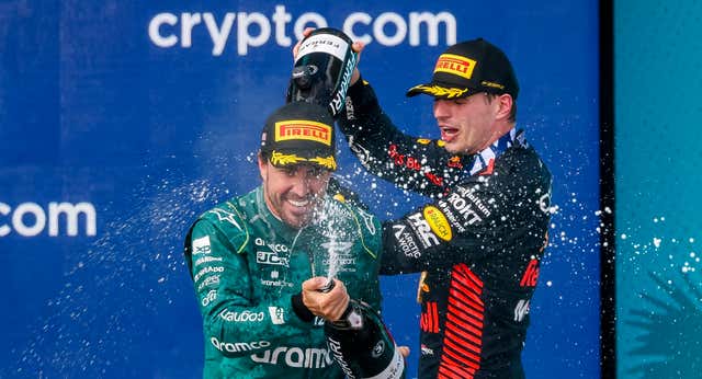 Fernando Alonso se ve reflejado en Max Verstappen y retrocede a sus años dorados: ‘Recuerda a mi 2012’