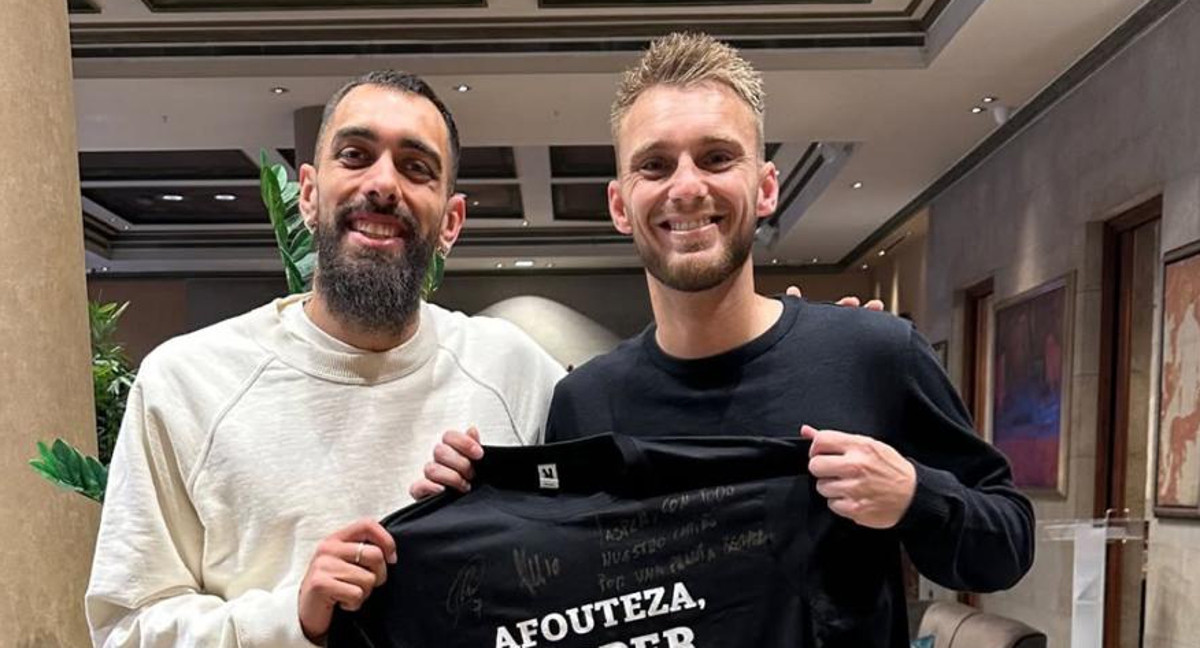 Borja Iglesias, junto a Cillesen.