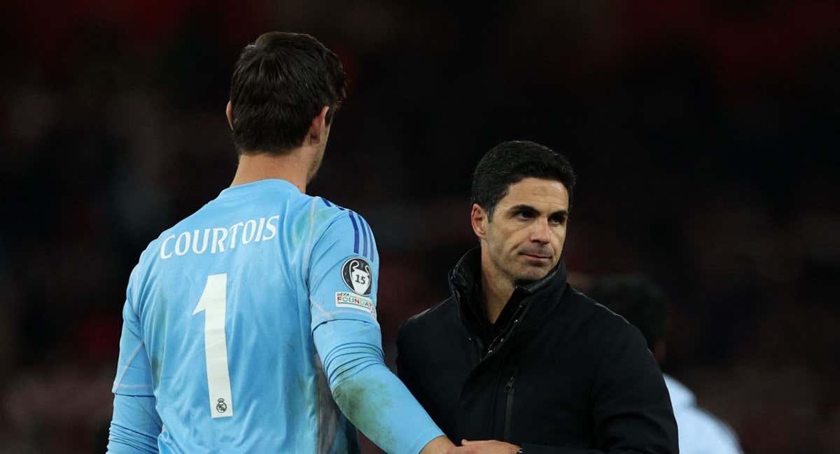 Arteta y Courtois se saludan tras el partido.