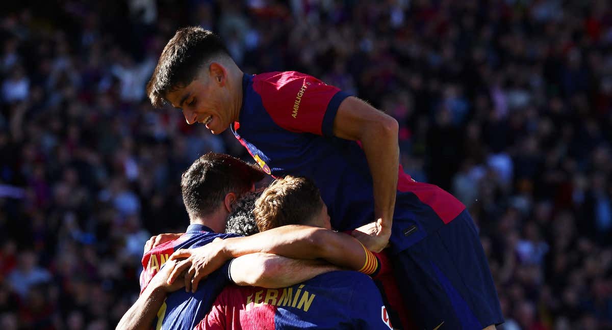 Los jugadores del Barcelona celebran un gol.