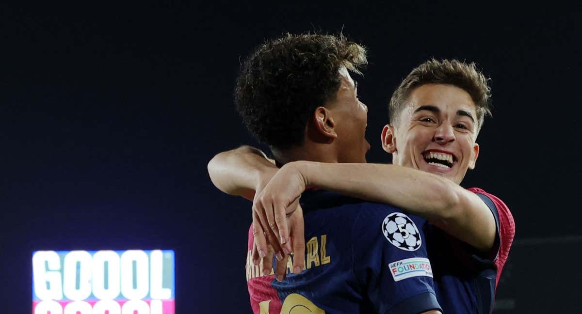 Gavi celebra con Lamine su gol al Barça