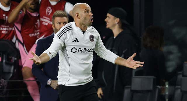 Al Mascherano entrenador todavía se le hace bola opinar sobre Messi: “A veces me pongo incómodo”