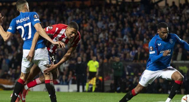 El Athletic se choca contra un muro y deja vivo al Rangers