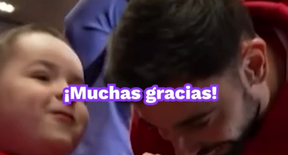 Bobby vivió un momento inolvidable de la mano de Bruno Fernandes en Old Trafford.