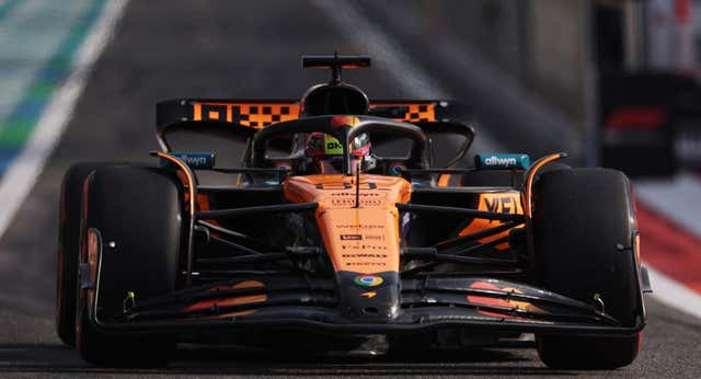Oscar Piastri le coge cariño a la pole y Carlos Sainz celebra su octavo; Fernando Alonso maximiza y saldrá decimotercero