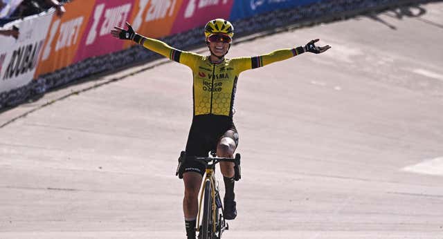 Pauline Ferrand-Prévot le enseña el camino a Pogacar: debut y victoria a lo grande en la París-Roubaix