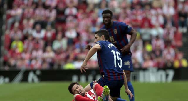El Eldense pone el grito en el cielo tras perder con polémica ante el Sporting: «Parece que nos quieren descender; nos la jugamos con históricos…»