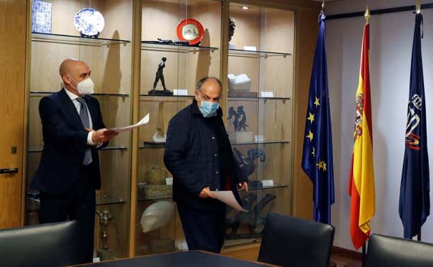 Rubiales y Tebas, en el Palacio de Viana. EFE