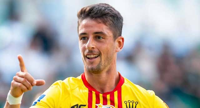 Adrián Dalmau, el primer futbolista profesional en activo que también es nutricionista: «Cuando veo a compañeros coger ciertas cosas en el buffet pienso ‘si tú supieras…’»