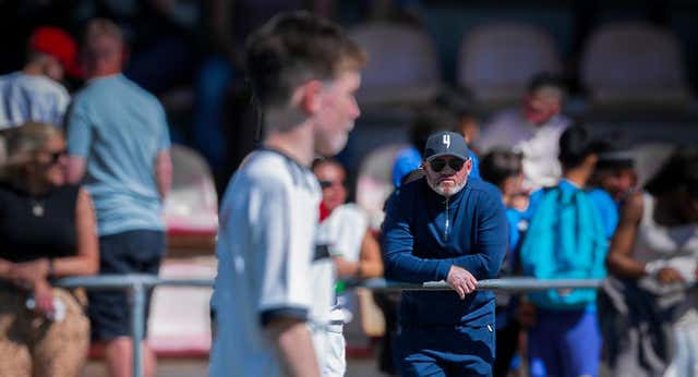 La locura por los hijos de Wayne Rooney y Christian Stuani y la innovadora “Masia” de Steven Gerrard: “Los preparamos para la inserción laboral y la Championship”
