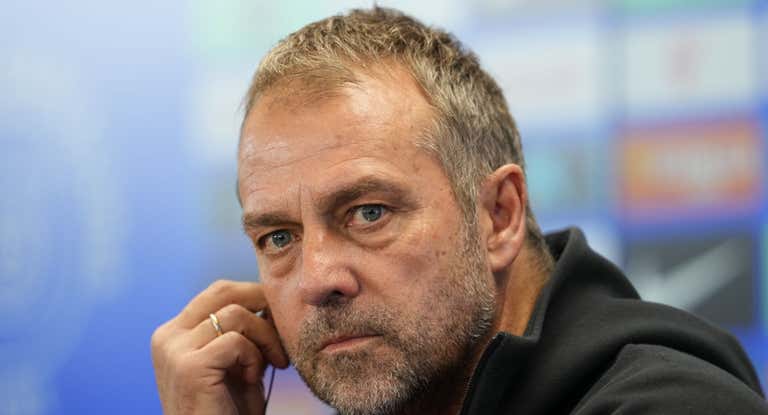 Hansi Flick, entrenador del FC Barcelona, durante una rueda de prensa.