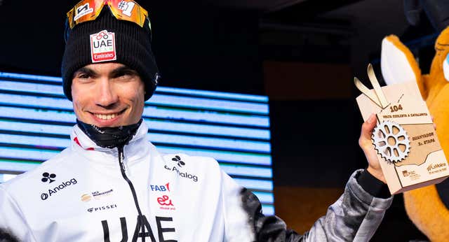 La apuesta de Óscar Pereiro a solo 20 días del Giro de Italia: “Veo a Ayuso ganando a Roglic”