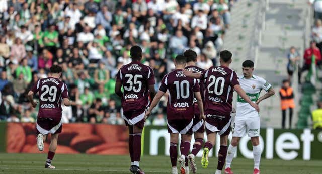 Dos goles de bandera del Albacete rompen la racha del Martínez Valero y comprometen el ascenso directo del Elche
