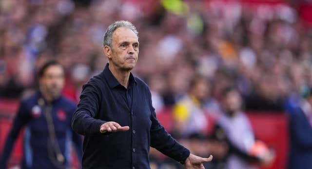 Caparrós no echa cuentas para el descenso pero pasa factura: «Ese gol no nos lo pueden meter nunca; ha sido un partido malo»