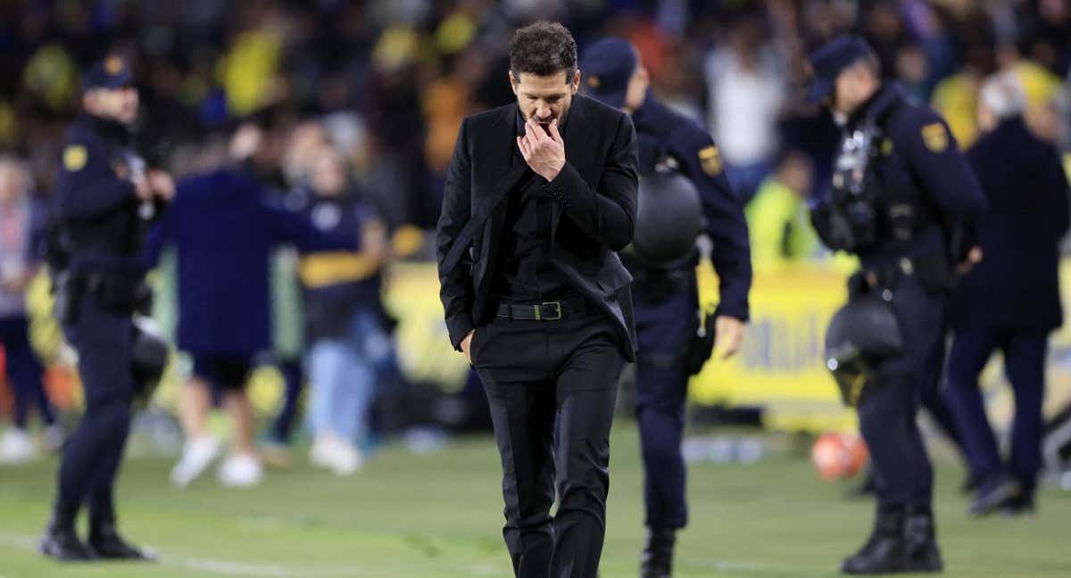 Simeone, pensativo tras la derrota ante Las Palmas.