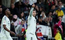 El emocionante abrazo de Ancelotti a Valverde tras el zambombazo que salvó al italiano sobre la hora