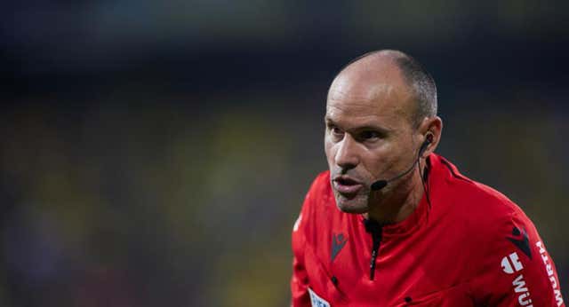 La Federación Valenciana responde a la rajada de Mateu Lahoz: “Está prohibido que un árbitro no federado pite un partido entre clubes, aunque sea amistoso”
