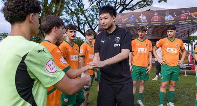 Kiat Lim, al contrario que su padre, guarda las apariencias con ‘su’ Valencia en Singapur