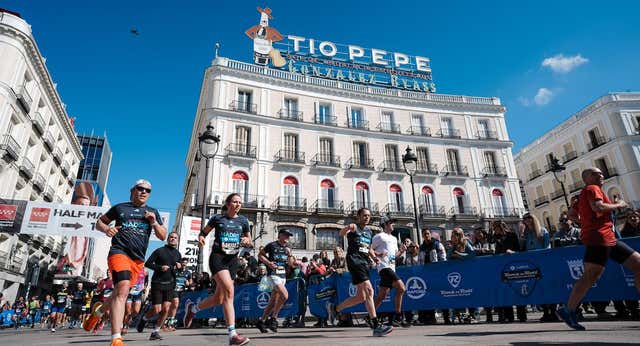 Cuándo y a qué hora se recogen los dorsales de la Maratón de Madrid 2025