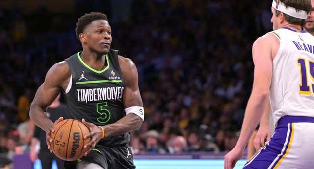 La NBA multa con 50.000 dólares a Anthony Edwards por un gesto “obsceno” hacia un aficionado