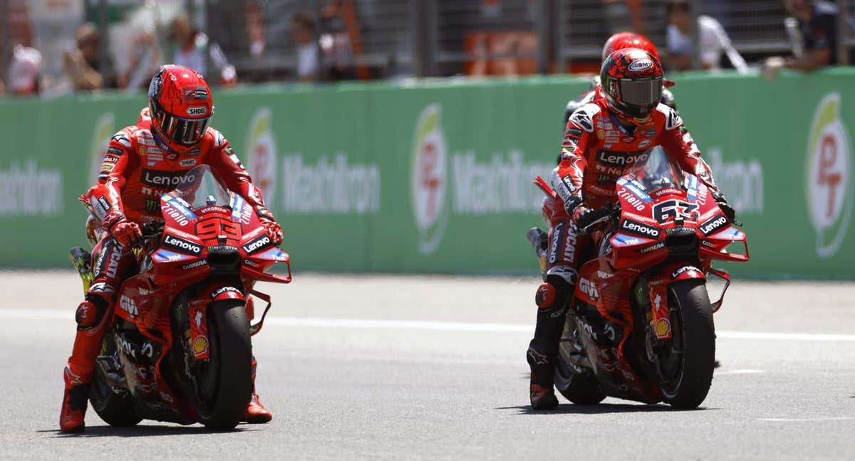 Marc Márquez y Pecco Bagnaia en parrilla de salida.