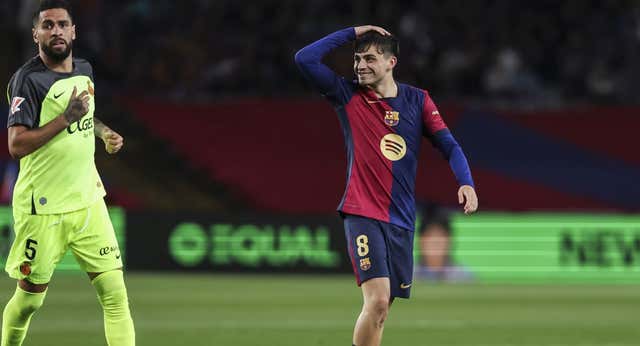 No habrá un Xavi ni un Iniesta, pero Pedri los une para que la nostalgia nos golpee