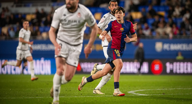 Toni Fernández se aleja de Lamine Yamal para jugar de Andrés Iniesta y lidera al filial hacia la permanencia