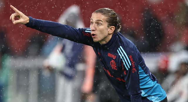 Filipe Luis sigue con su doctorado en el Flamengo y sobrevive en la altura de Quito