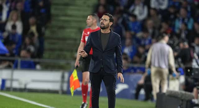 Bordalás arremete contra el propio Getafe y lanza un mensaje que suena a amenaza: «Un equipo profesional no puede permitirse tener un lateral derecho y uno zurdo»