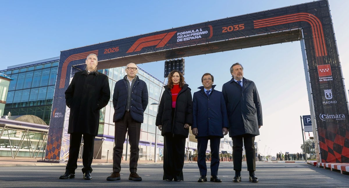 Personalidades de la administración madrileña en la presentación del Gran Premio de Madrid en IFEMA.