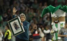 Una regañina de Pellegrini y un triple cambio encendieron al Betis: «A ese ritmo era imposible ganar»