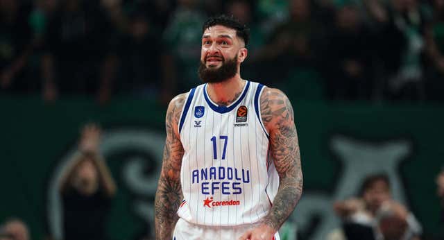 El exmadridista Vincent Poirier vuelve a la carga contra el Barça y atiza a Tomas Satoransky: «Jugador sucio haciendo cosas sucias»