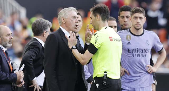 Detrás de los «cabreos» entre Medina Cantalejo y De Burgos Bengoetxea: el trato al futbolista, una de las claves