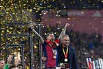Lo que no se vio de la celebración del Barcelona: los bailes de Lamine Yamal, el saludo de Vinicius y el emotivo recuerdo al doctor Miñarro
