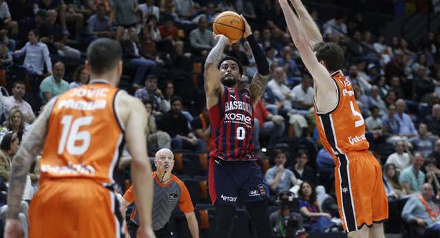 Markus Howard y Trent Forrest logran asaltar la Fonteta… ¡tras dos prórrogas!