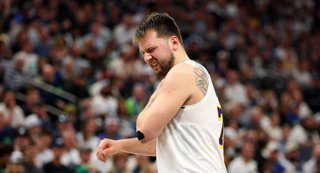 Los Lakers de Luka Doncic se asoman al precipicio