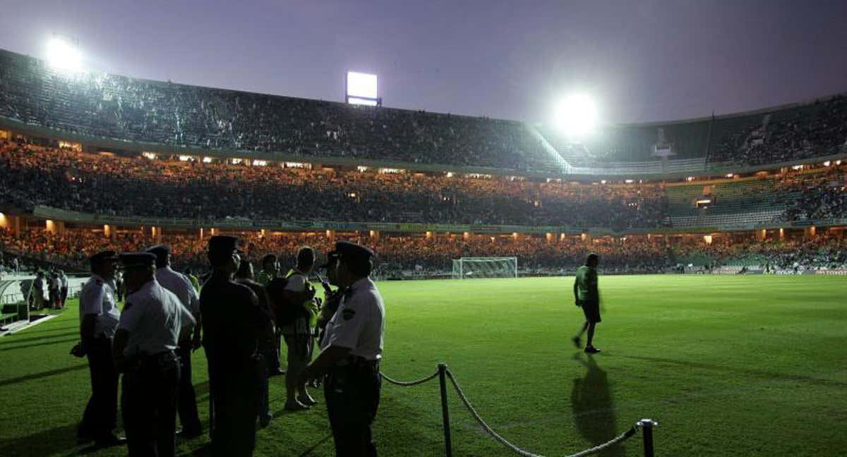 El Benito Villamarín, la noche del apagón contra el Madrid.